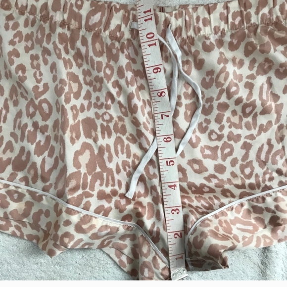 Victorias Secret M Shorts Satin Animal Print PJ - Picture 4 of 7